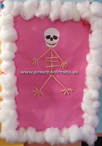 making-skeleton-with-ear-stick-for-primaryschool