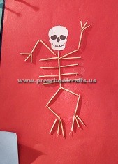 preschool-making-skeleton-with-ear-stick