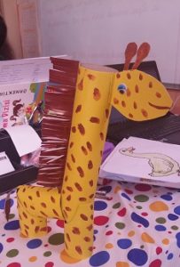 Giraffe craft toilet paper roll for preschool