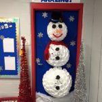snowman-christmas-door-from-plastic-cups