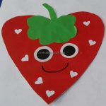 Kindergarten craft to strawberry