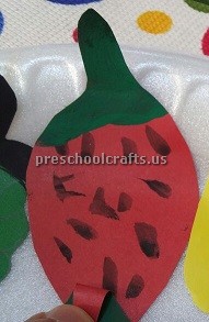 Kindergarten crafts to strawberry