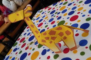 Preschoolers craft ideas related to giraffe