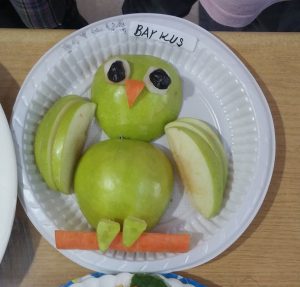 green apple owl diy furuits art project ideas for preschoolers